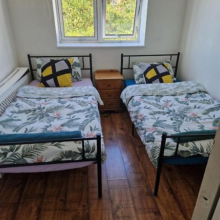 Апартаменты Twin Bed For Guests Лондон Экстерьер фото