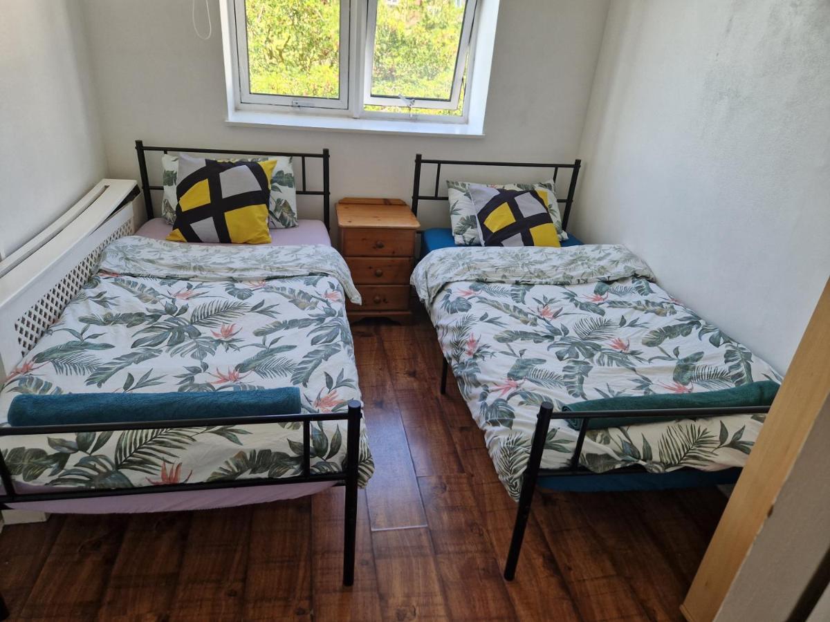 Апартаменты Twin Bed For Guests Лондон Экстерьер фото